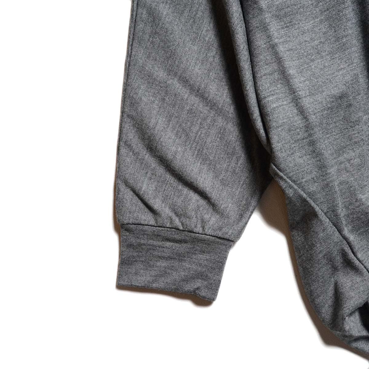 COGTHEBIGSMOKE / ONIX CREW NECK TOP (Charcoal) 袖リブ