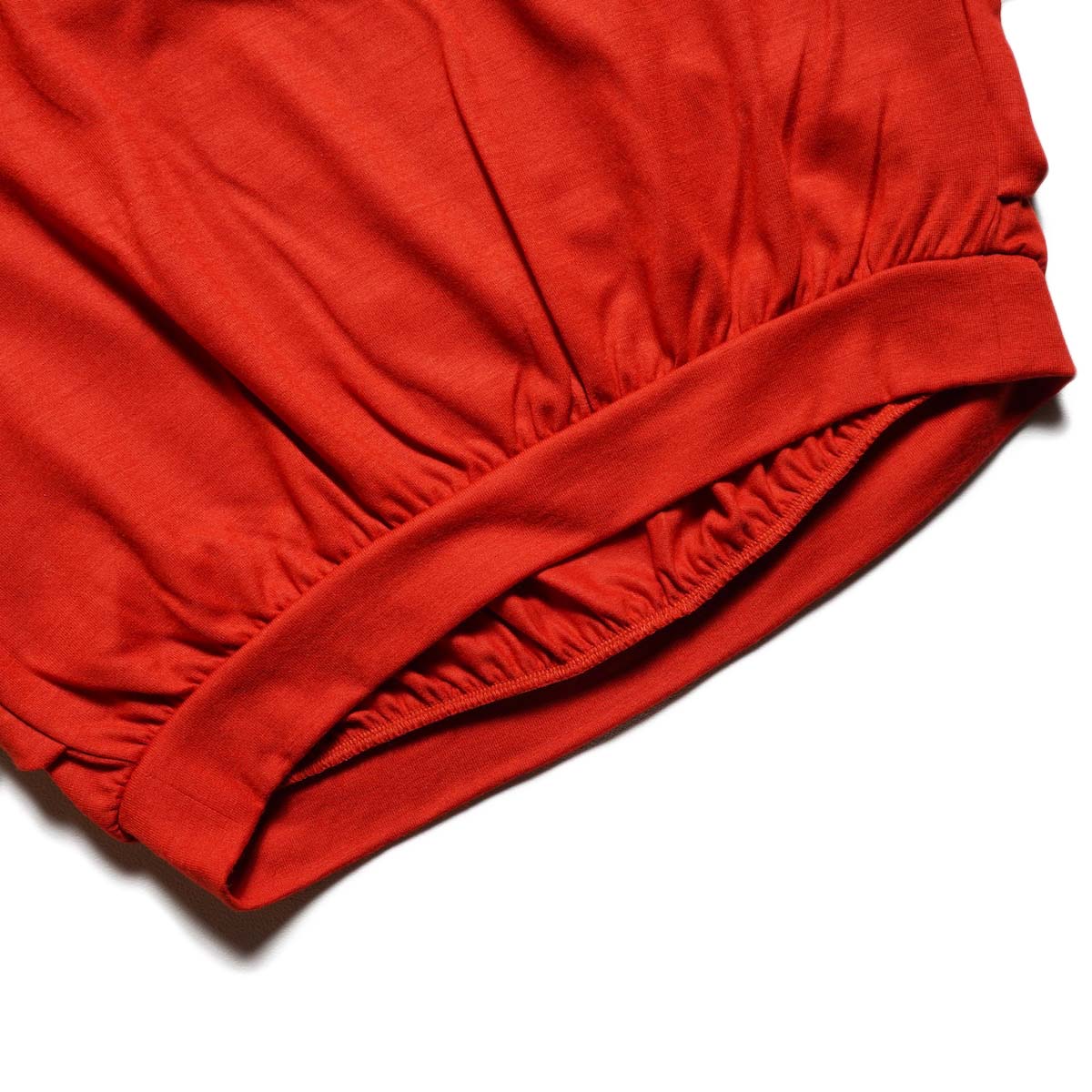 COGTHEBIGSMOKE / ONIX CREW NECK TOP (Scarlet) 裾リブ