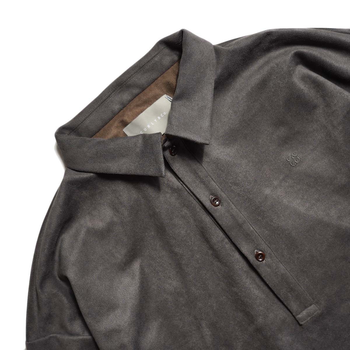 CURLY&Co. / SUEDE JERSEY P/O SHIRT (Mocha Gray) 襟元