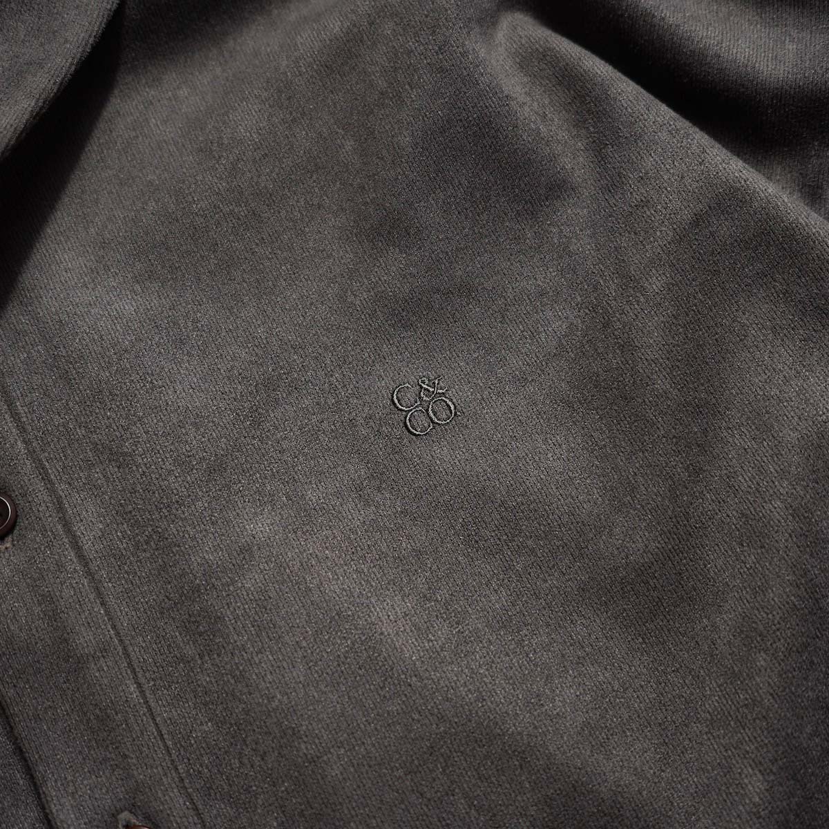 CURLY&Co. / SUEDE JERSEY P/O SHIRT (Mocha Gray) 刺繍