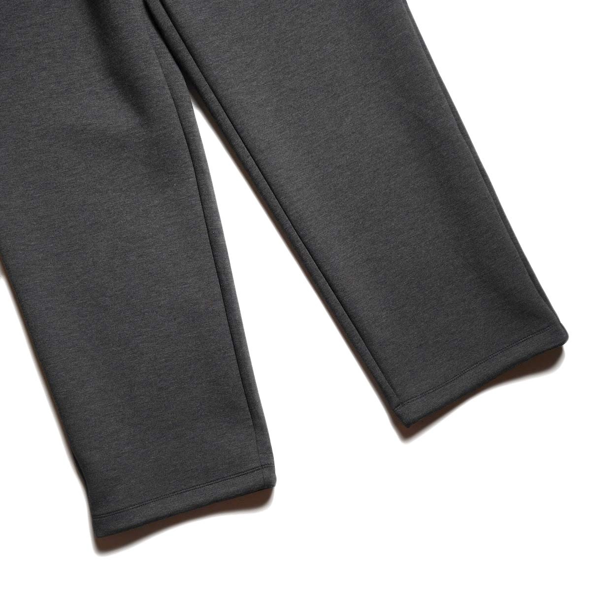 CURLY&Co. / AIR DOUBLE-KNIT STRAIGHT PANTS (Charcoal) 裾
