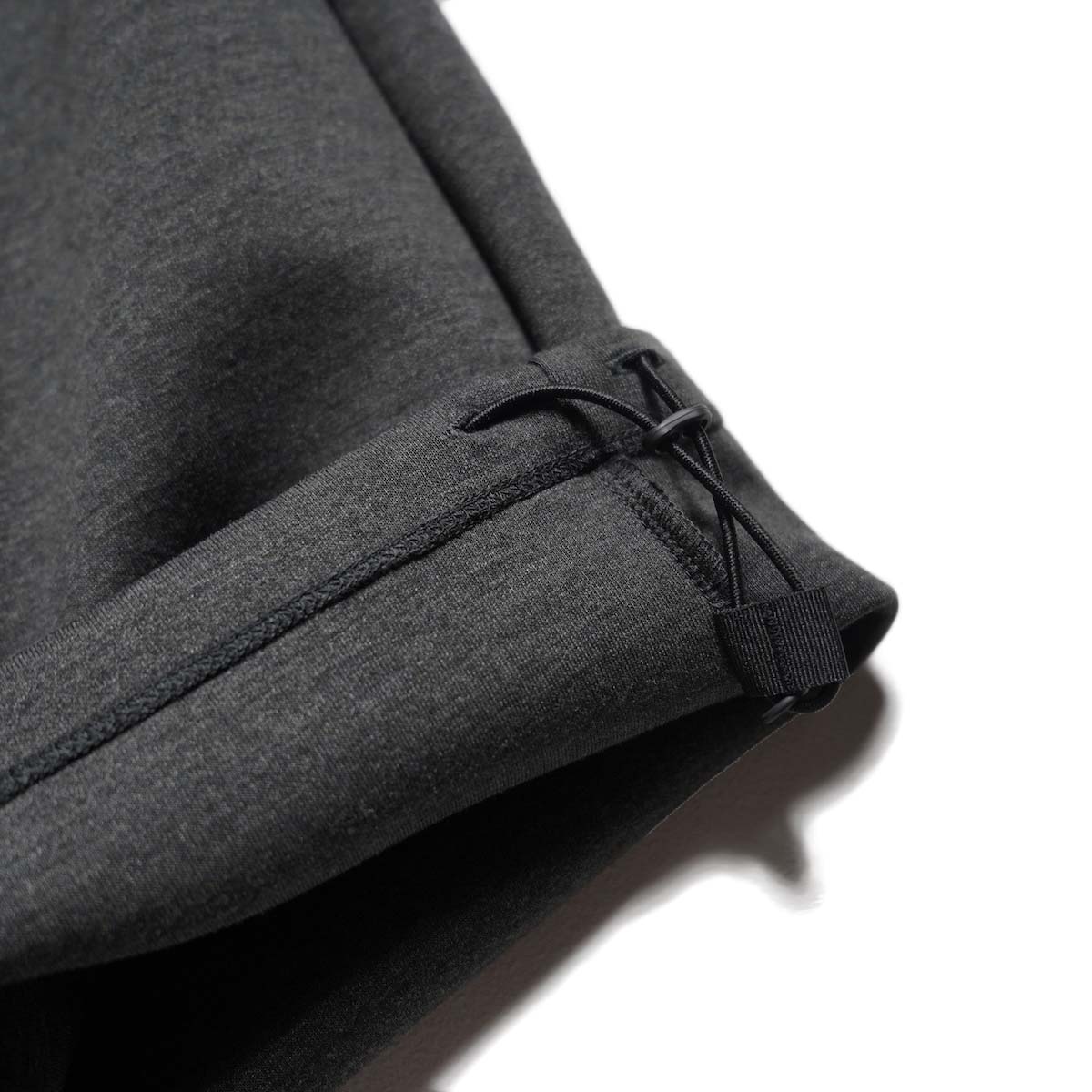 CURLY&Co. / AIR DOUBLE-KNIT STRAIGHT PANTS (Charcoal) アジャスター