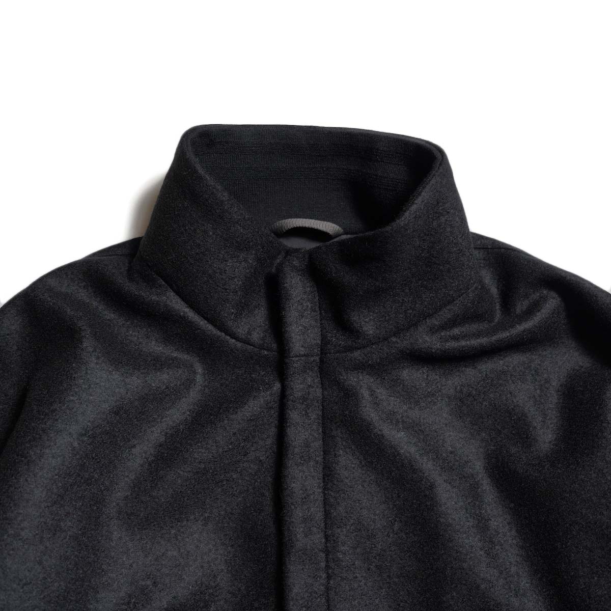 CURLY&Co. / PRESSED WOOL JERSEY BLOUSON (Black) ネック