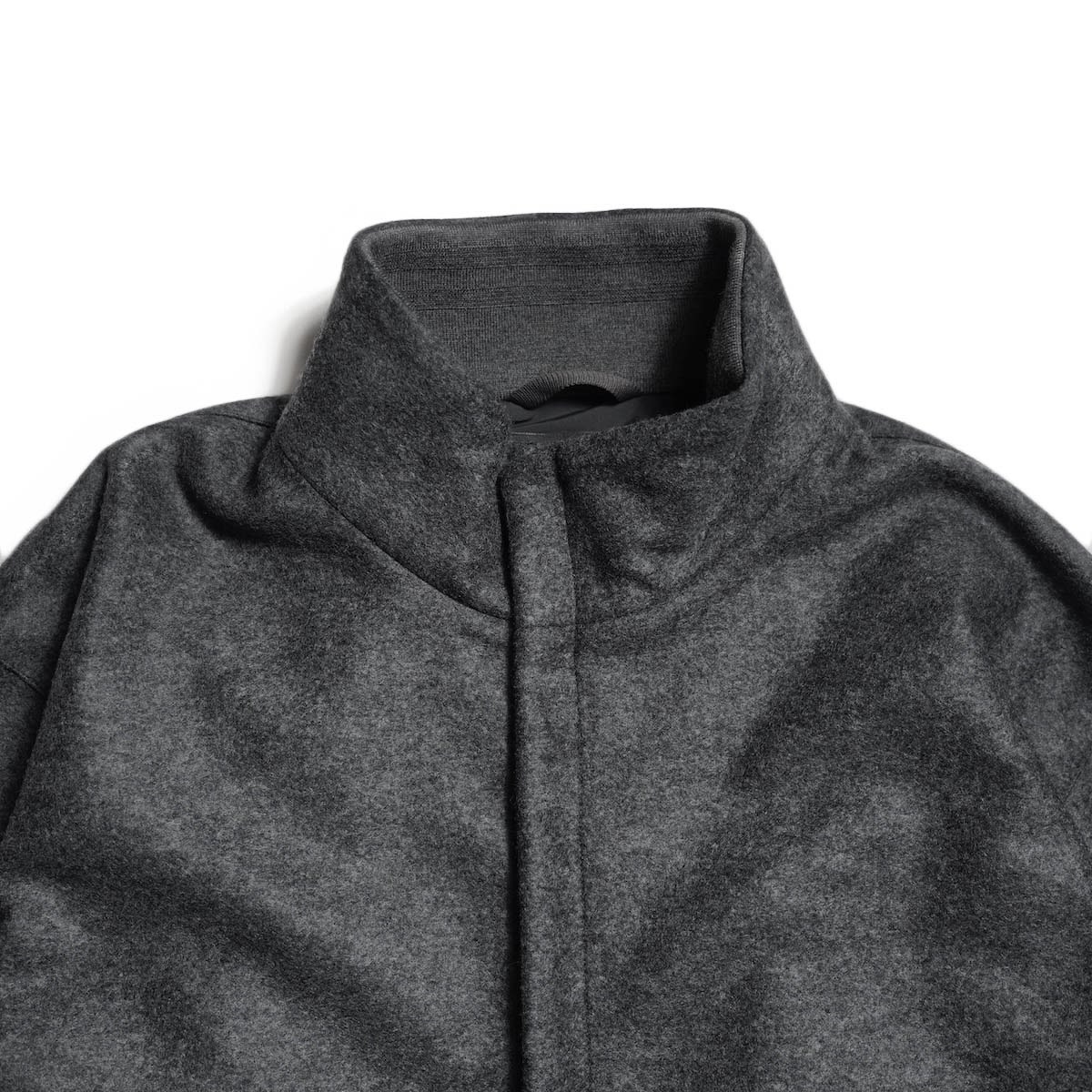 CURLY&Co. / PRESSED WOOL JERSEY BLOUSON (Mix Gray) ネック