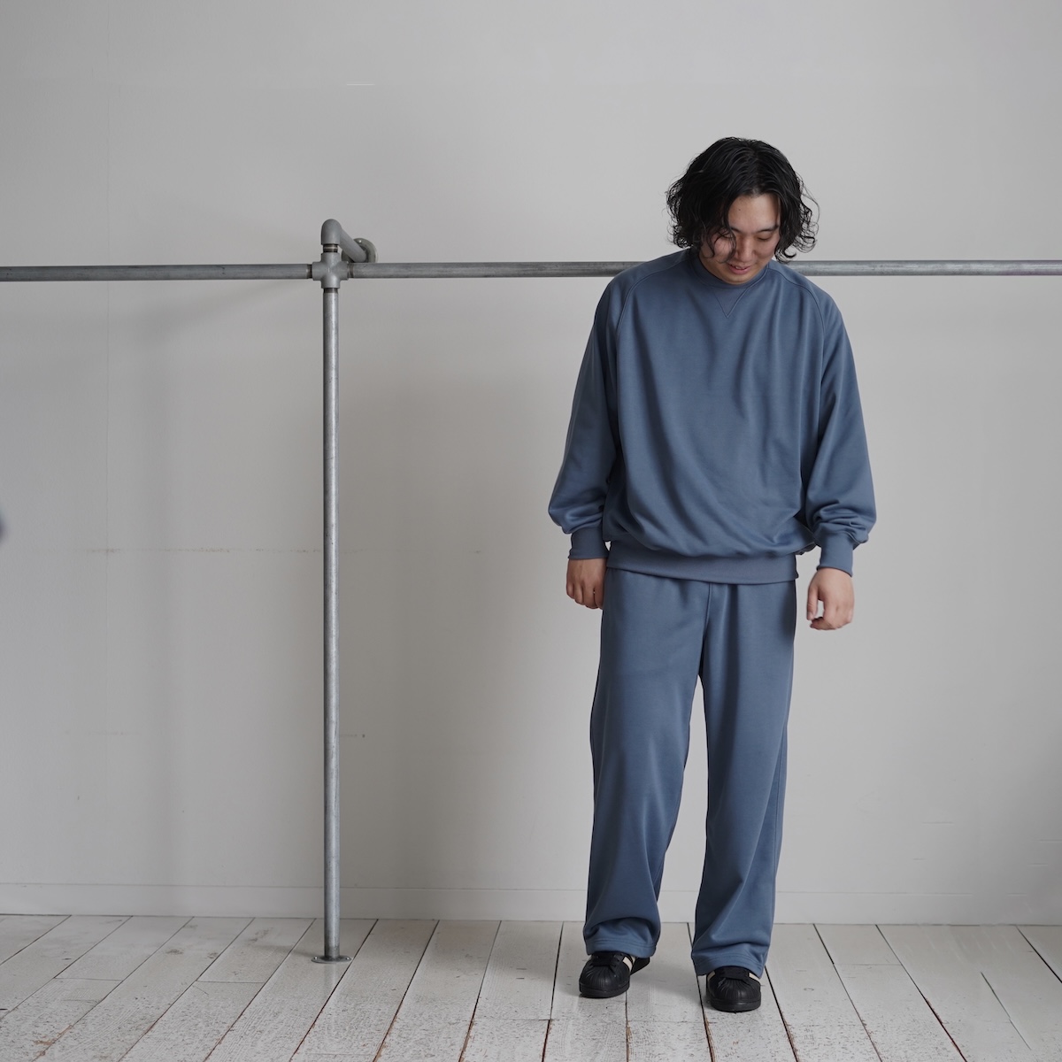 DAIWA PIER39 / TECH SWEAT CREW FREEDOM SLEEVE (Smoke Blue)