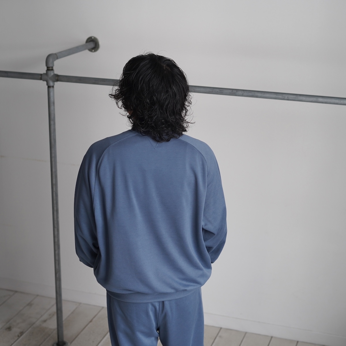 DAIWA PIER39 / TECH SWEAT CREW FREEDOM SLEEVE (Smoke Blue)