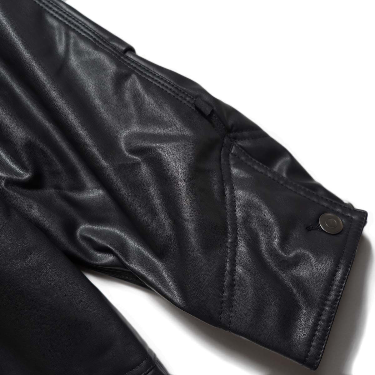DAIWA PIER39 / W's TECH SYNTHETIC SKIN CHORE JACKET (Black) 袖先