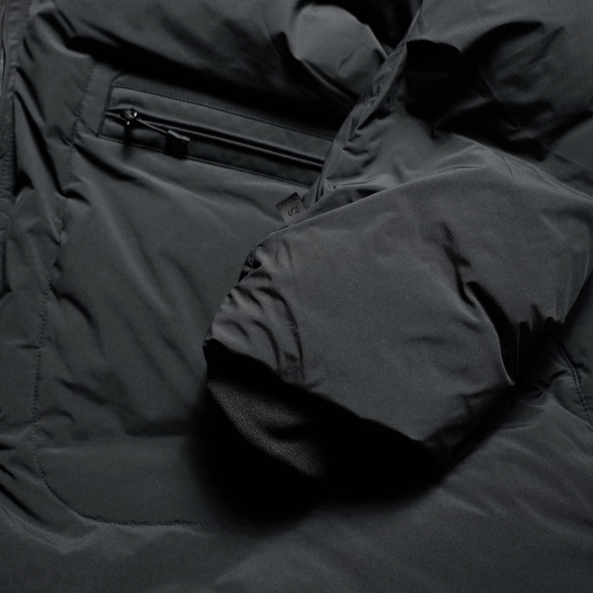 DAIWA PIER39 / W"s TECH 2WAY CADET DOWN PARKA (Black) 袖先