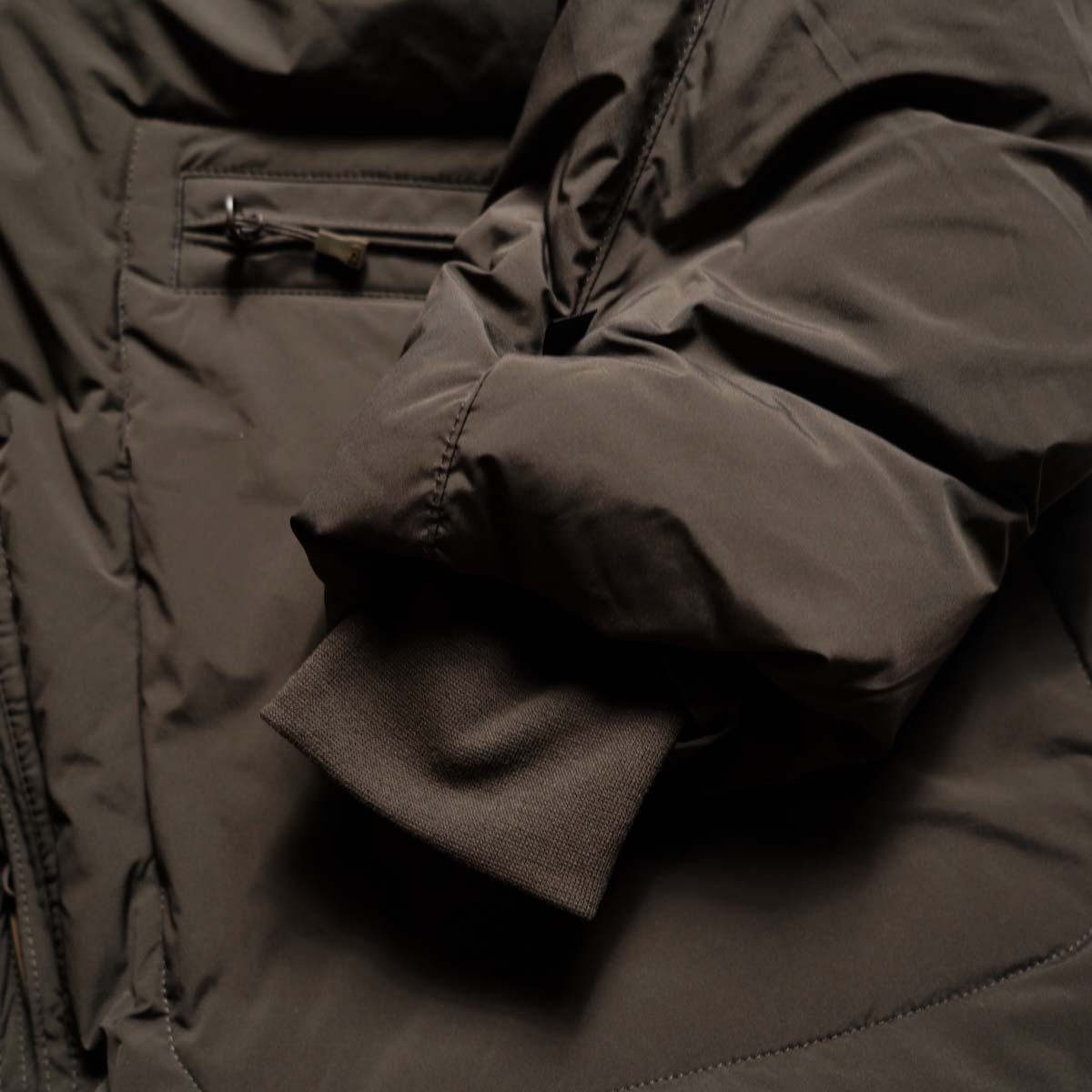 DAIWA PIER39 / W"s TECH 2WAY CADET DOWN PARKA (D.Brown) 袖先