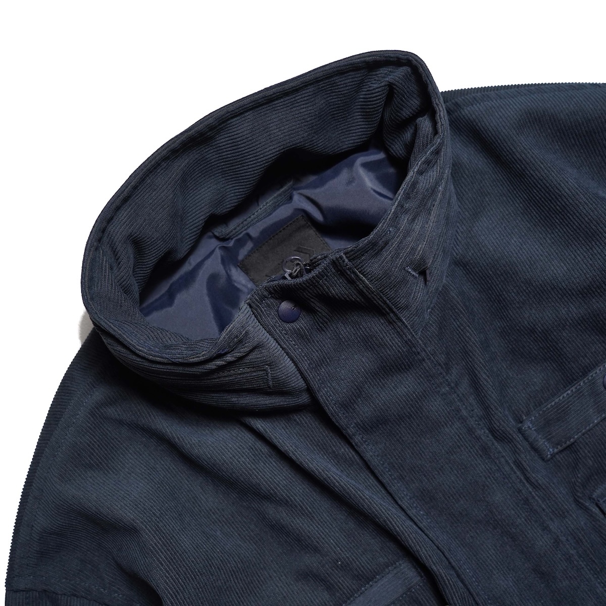 DAIWA PIER39 / TECH WADING JACKET CORDUROY (D.Navy) 襟元