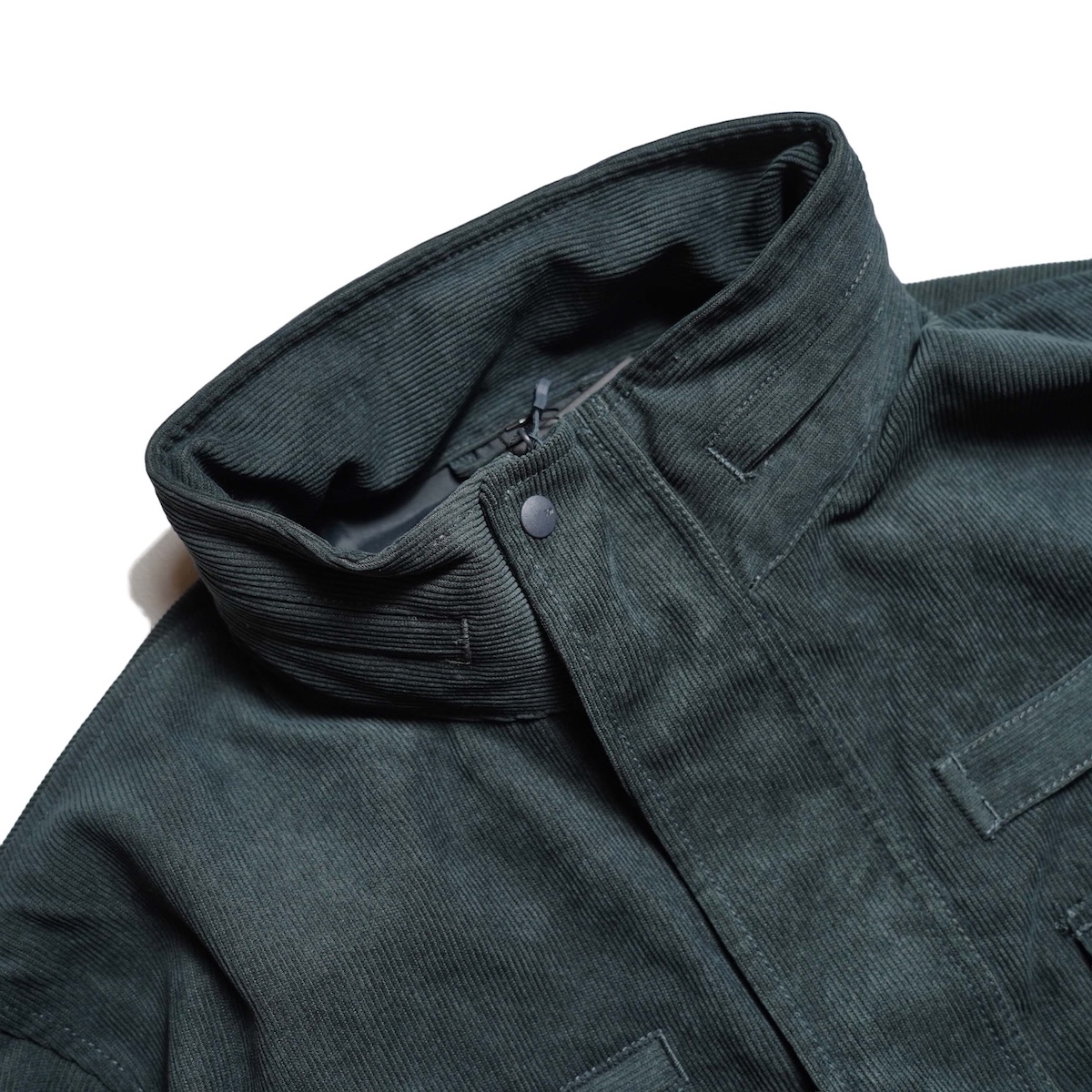 DAIWA PIER39 / W"s TECH WADING JACKET CORDUROY (B.Green) 襟元