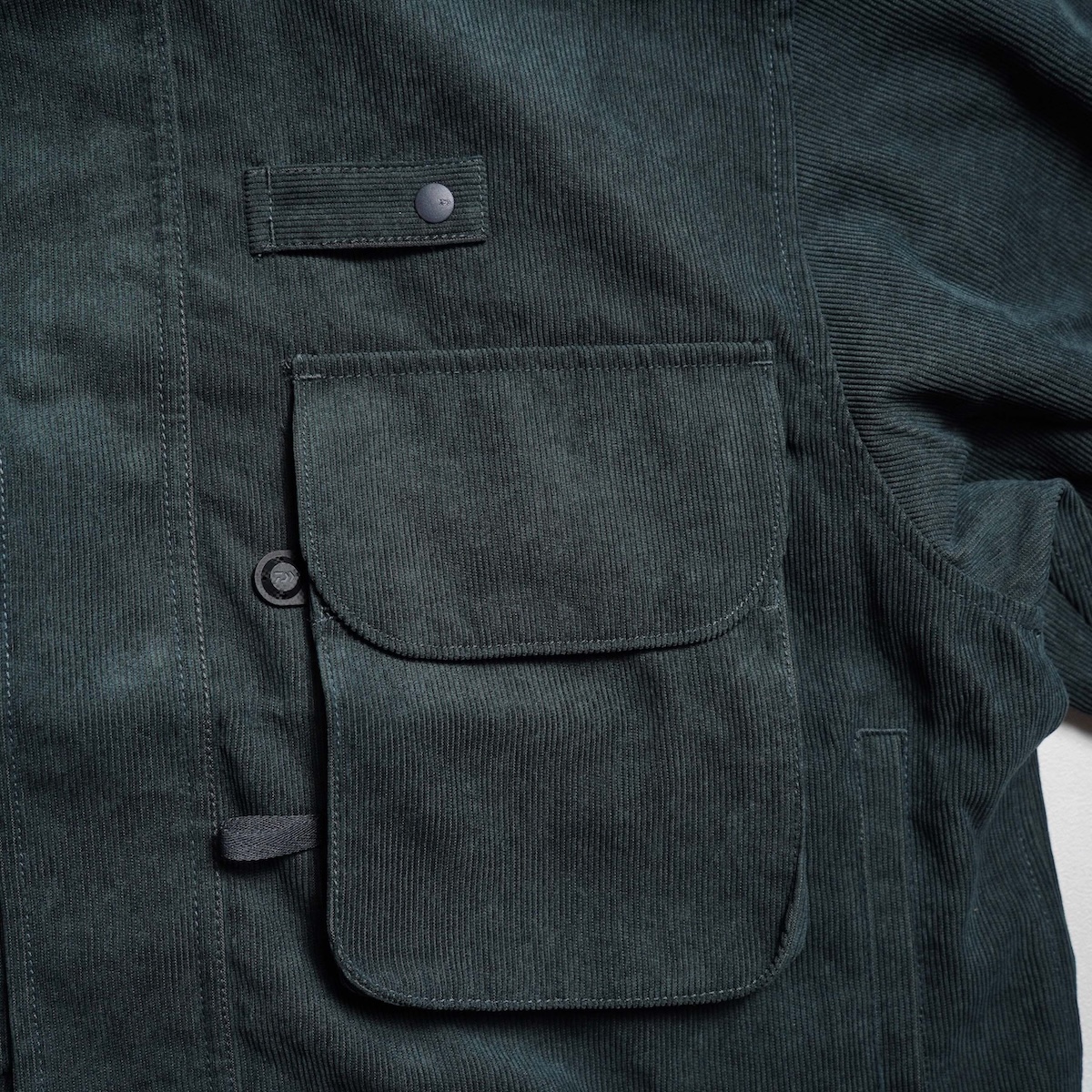 DAIWA PIER39 / W"s TECH WADING JACKET CORDUROY (B.Green) フラップポケット①