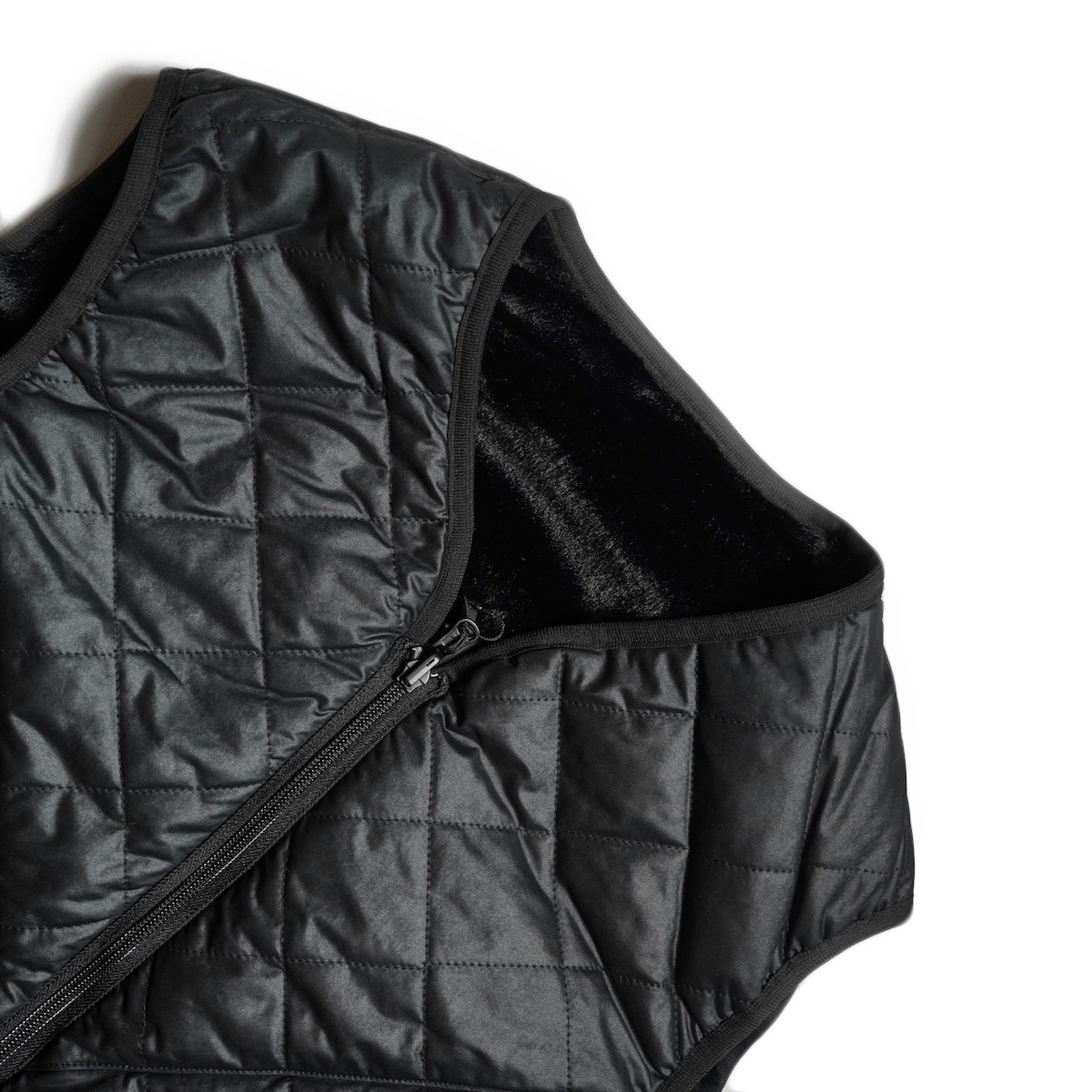 ジャケット・アウター DAIWA PIER39 Tech Reversible Vest Black DAIWA PIER 39 TECH REVERSIBLE WIND SHIELD VEST [BLACK] - Fresh