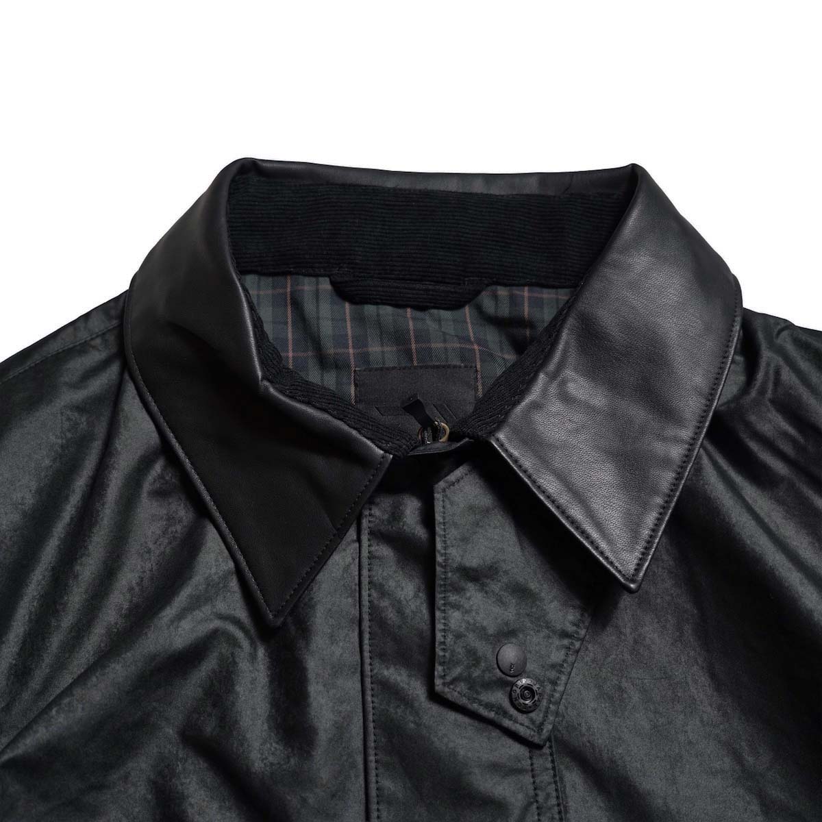 DAIWA PIER39 / TECH BRITISH SHORT HUNTER JACKET (Black) 襟元