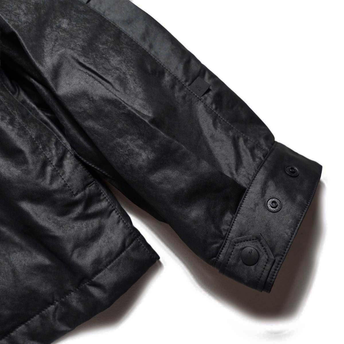 DAIWA PIER39 / TECH BRITISH SHORT HUNTER JACKET (Black) 袖ボタン