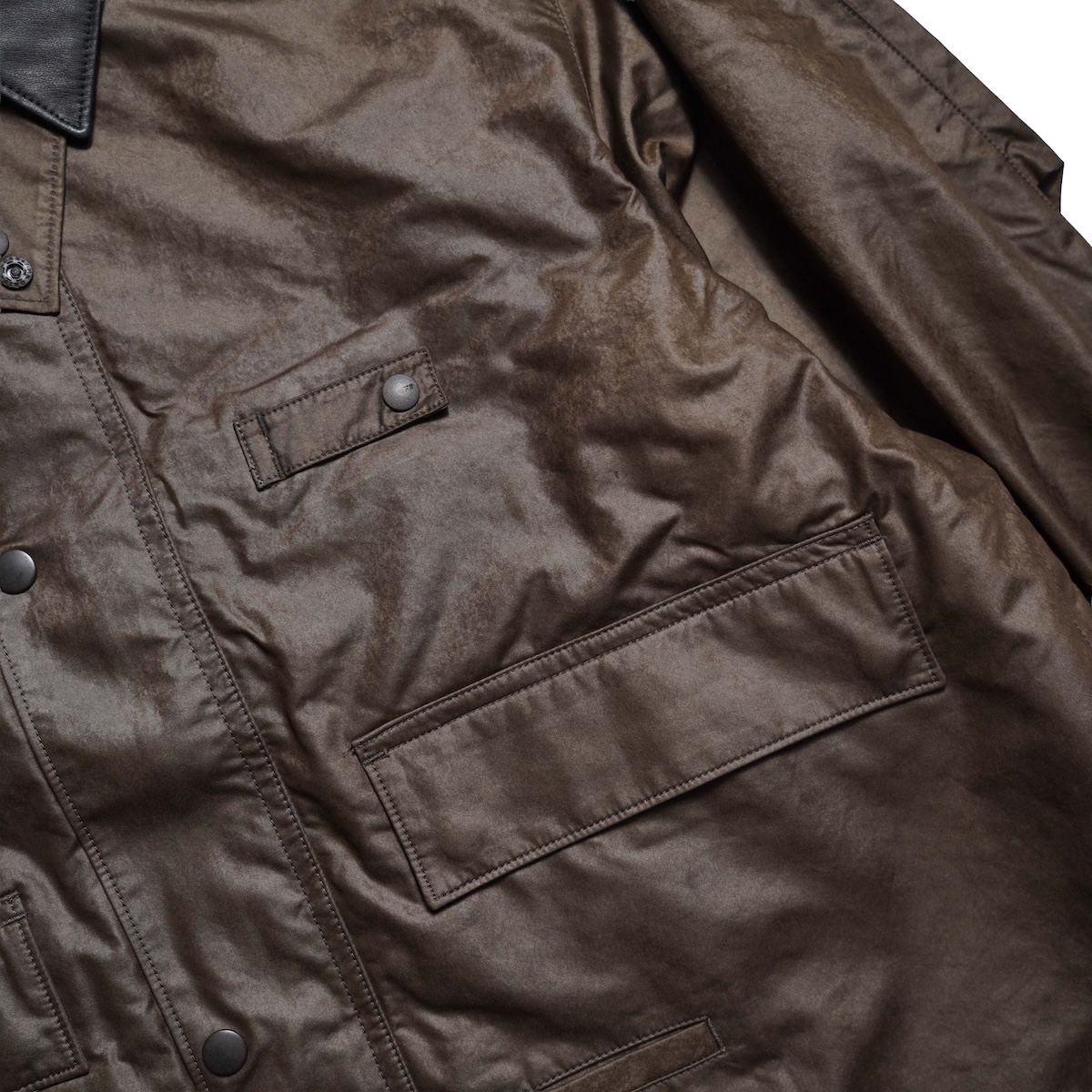 DAIWA PIER39 / TECH BRITISH SHORT HUNTER JACKET (D.Brown) フロントディテール