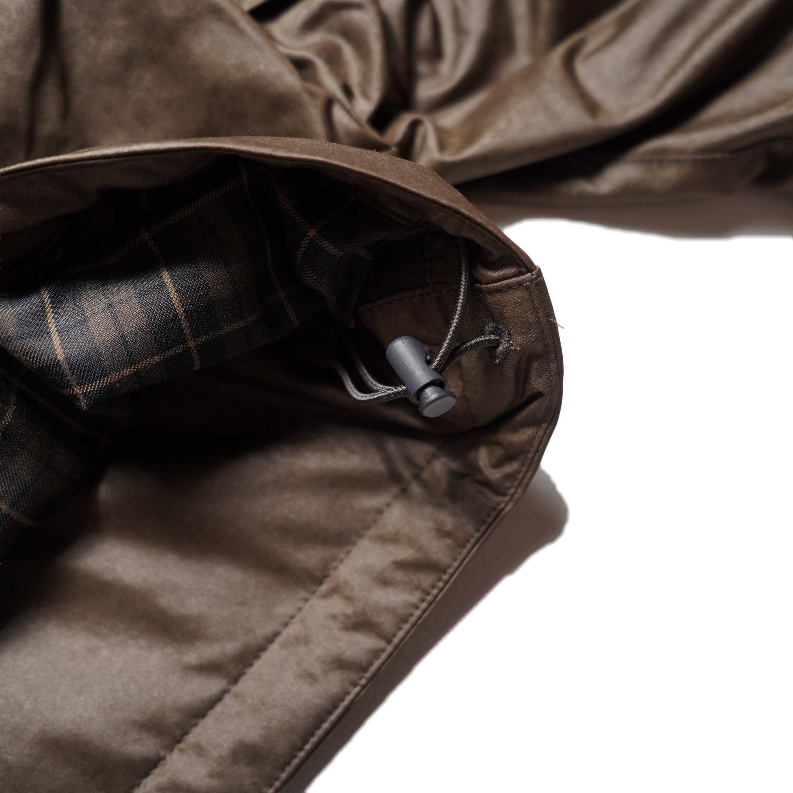 DAIWA PIER39 / W's TECH BRITISH SHORT HUNTER JACKET (D.Brown) 裾 / ドローコード