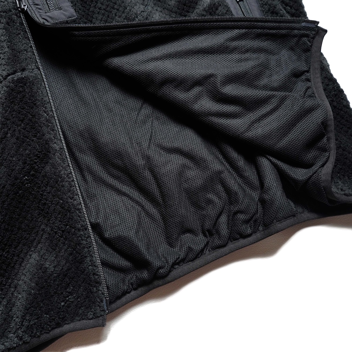 DAIWA PIER39 / TECH MIL FLEECE JACKET (Black) メッシュライニング