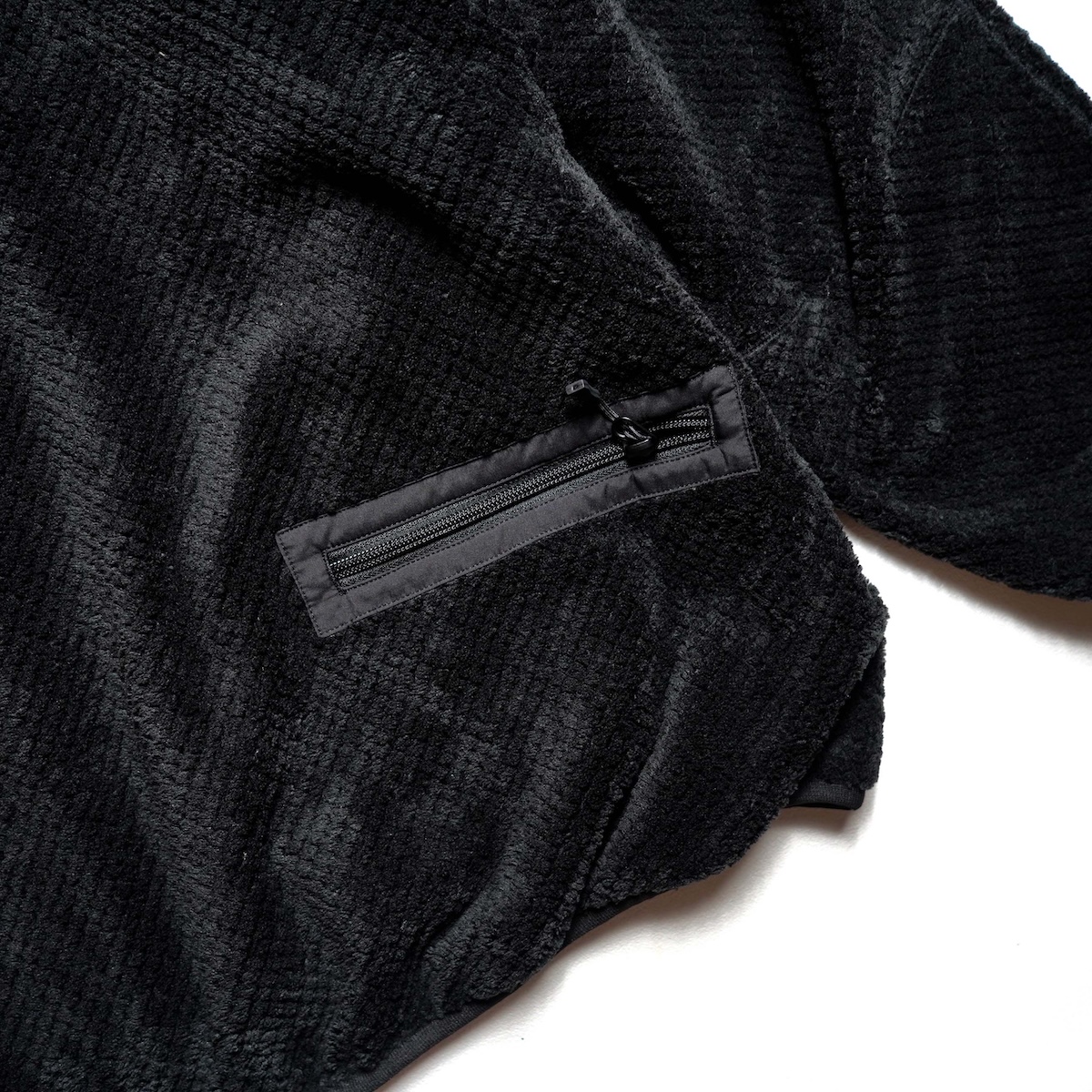 DAIWA PIER39 / TECH MIL FLEECE JACKET (Black) 背面ポケット