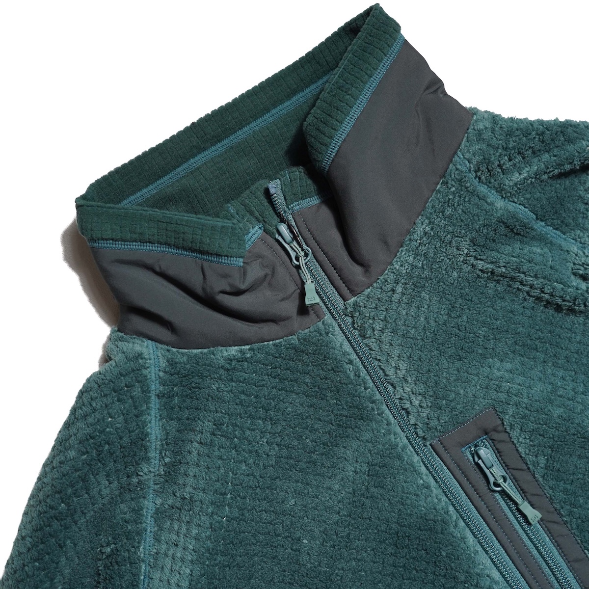 DAIWA PIER39 / TECH MIL FLEECE JACKET (Smoke Green) ネック