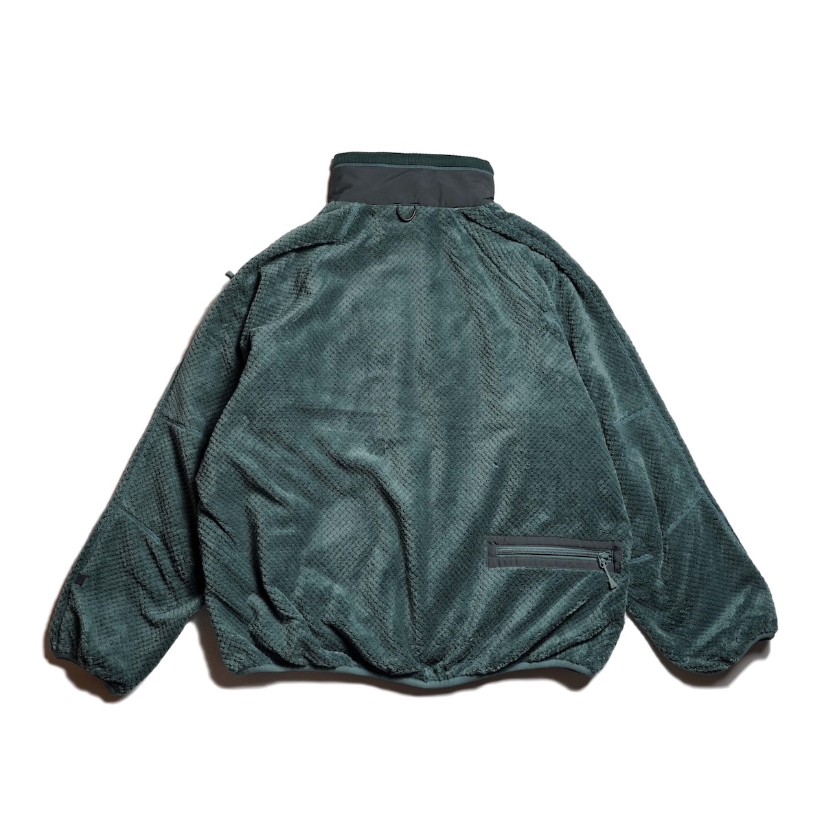 DAIWA PIER39 / TECH MIL FLEECE JACKET (Smoke Green) 背面