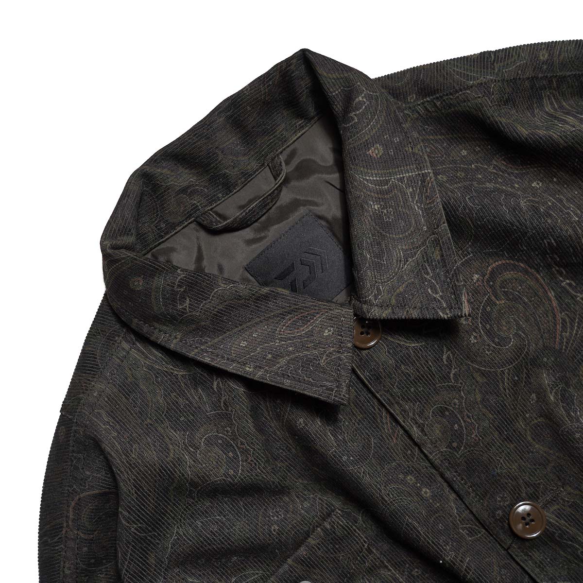 DAIWA PIER39 / TECH FLYING SHIRT CORDUROY PAISLEY (D.Brown) 襟元
