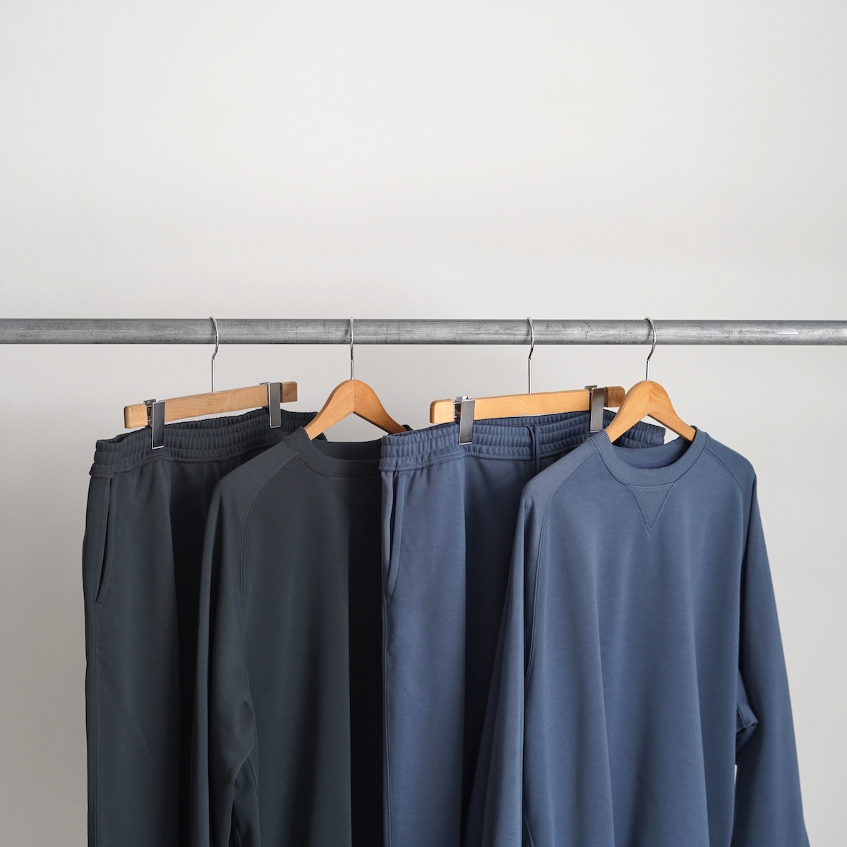 DAIWA PIER39 / TECH SWEAT PANTS (Smoke Blue)