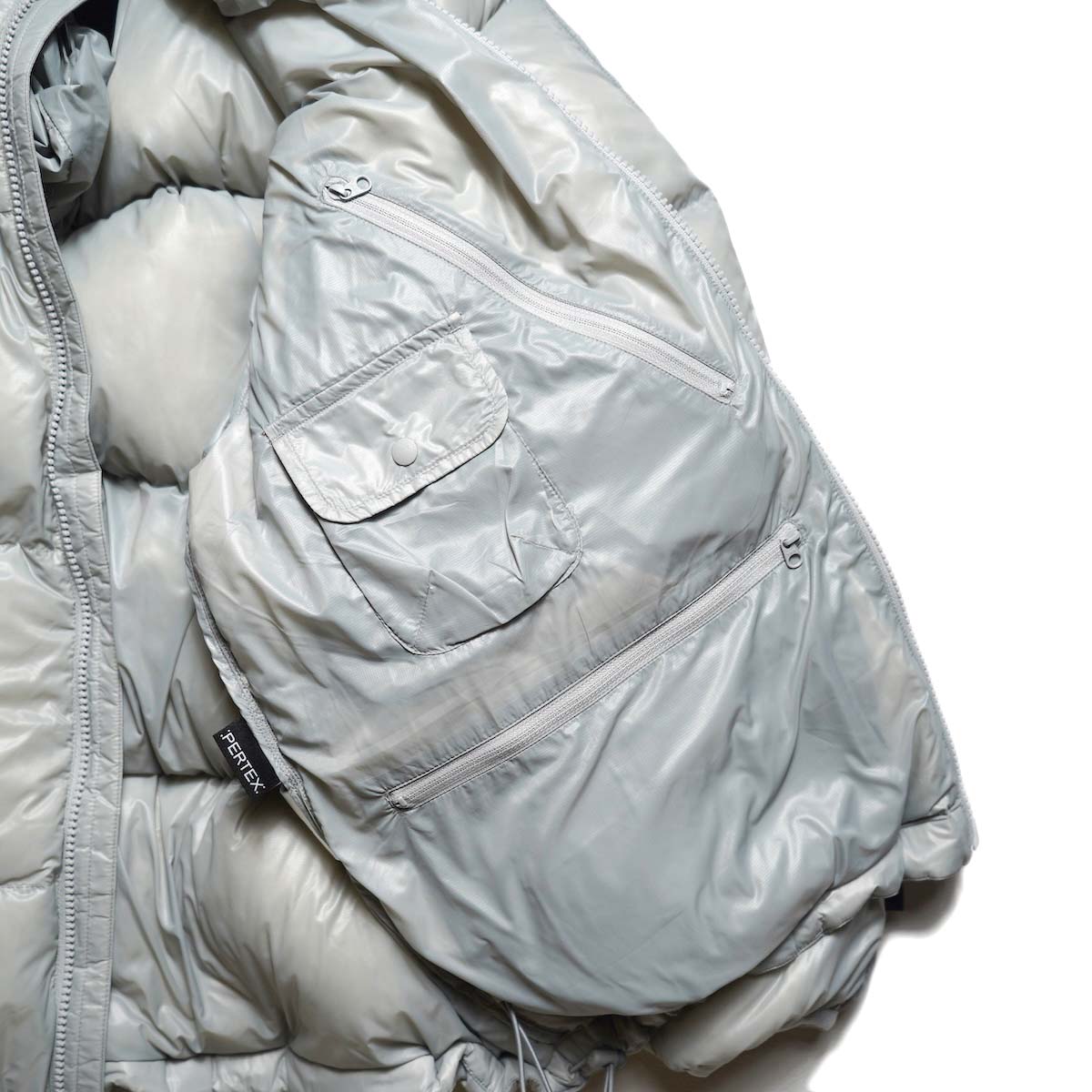 DAIWA PIER39 / W's TECH ULTRA LIGHT DOWN JACKET (LT.Gray) 内ポケット①