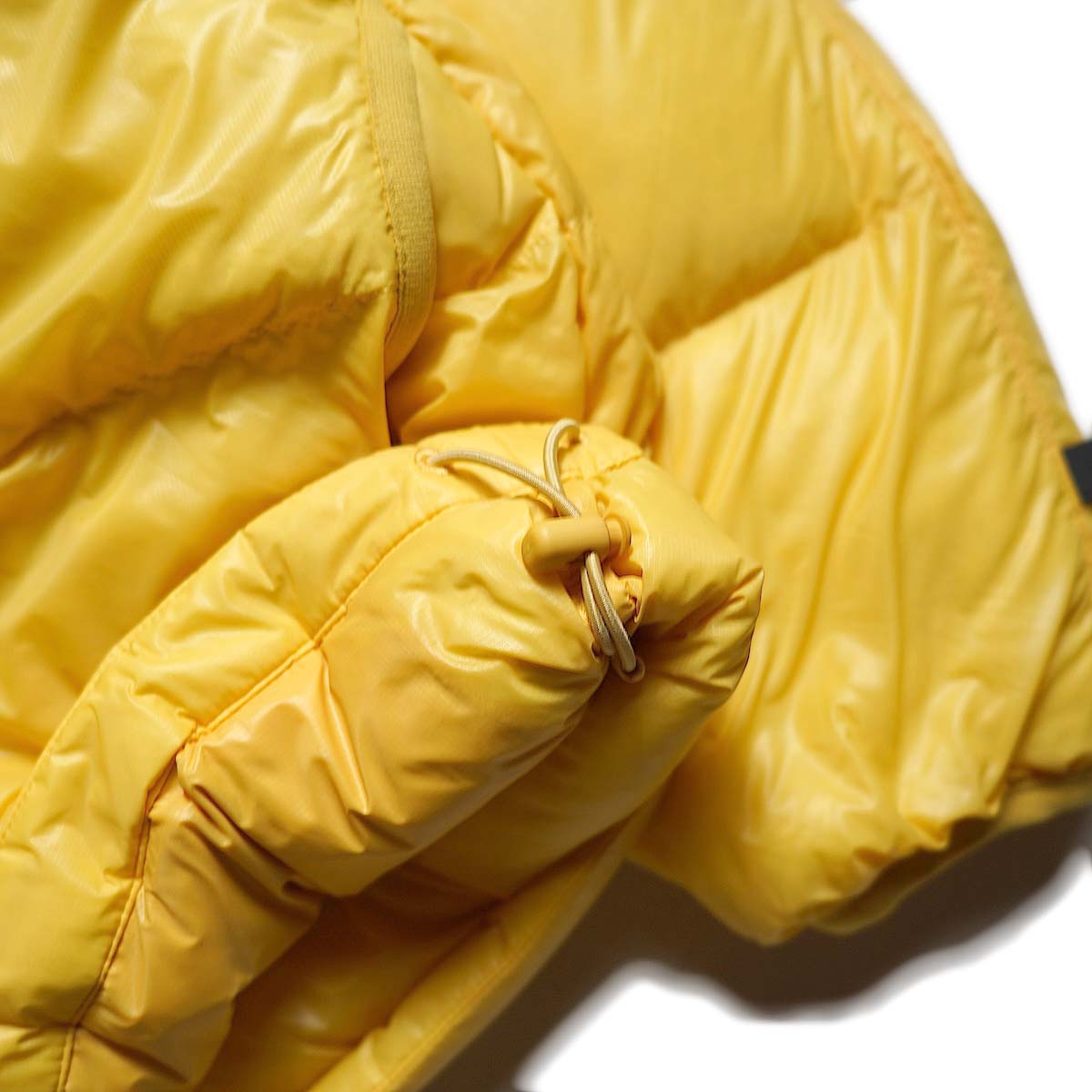 DAIWA PIER39 / W's TECH ULTRA LIGHT DOWN JACKET (Bright Yellow) 裾コード