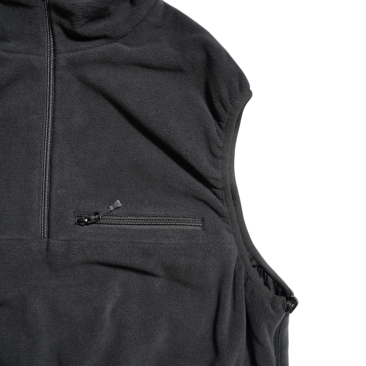 DAIWA PIER39 / TECH REVERSIBLE PULLOVER PUFF VEST (Black)