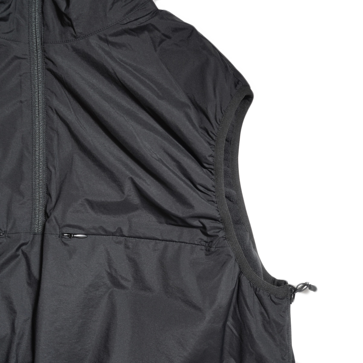 DAIWA PIER39 / TECH REVERSIBLE PULLOVER PUFF VEST (Black)