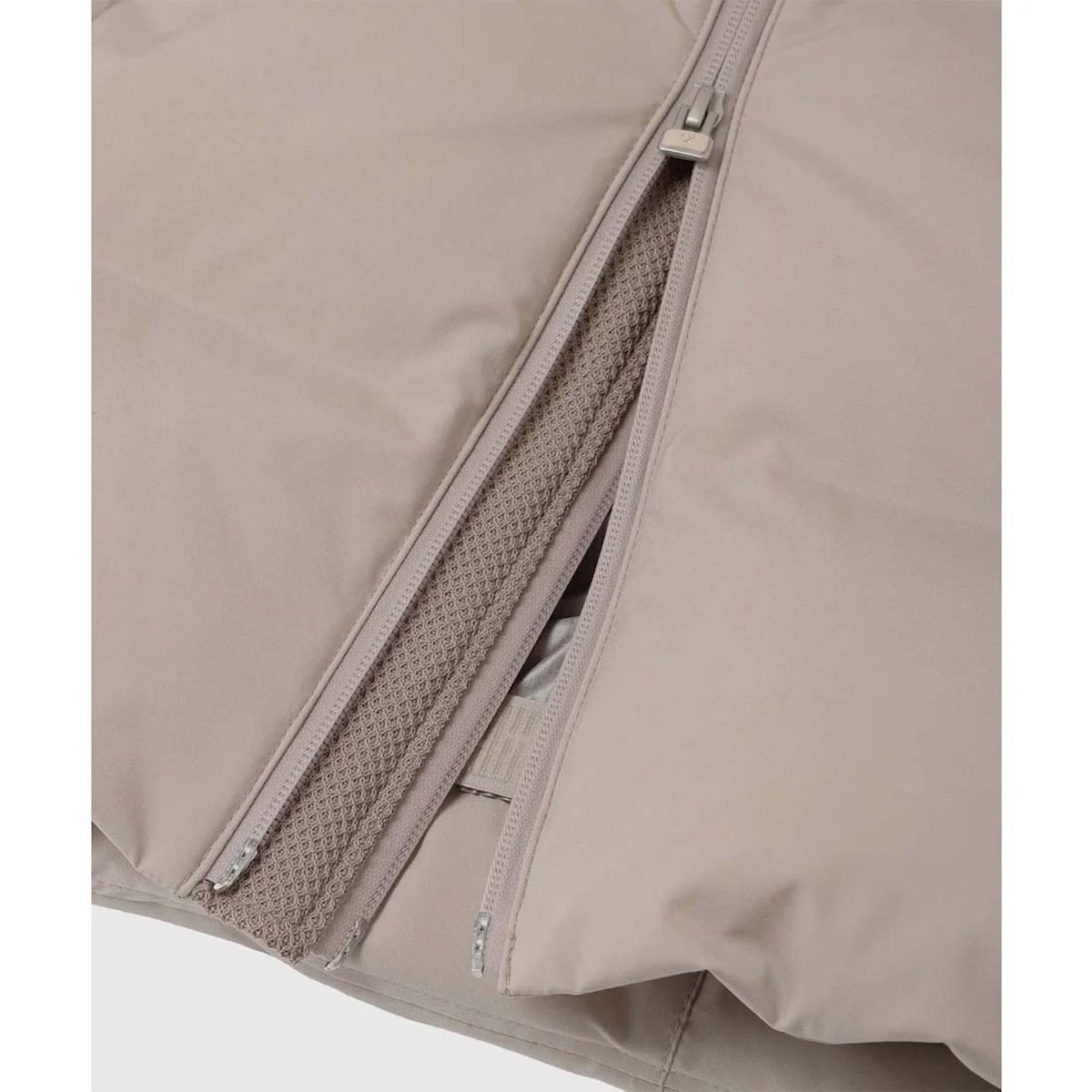 DESCENTE ALLTERAIN / 水沢ダウン マウンテニア L  (Beige) 裾