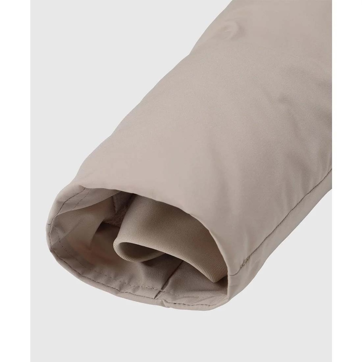 DESCENTE ALLTERAIN / 水沢ダウン マウンテニア L  (Beige) 袖口