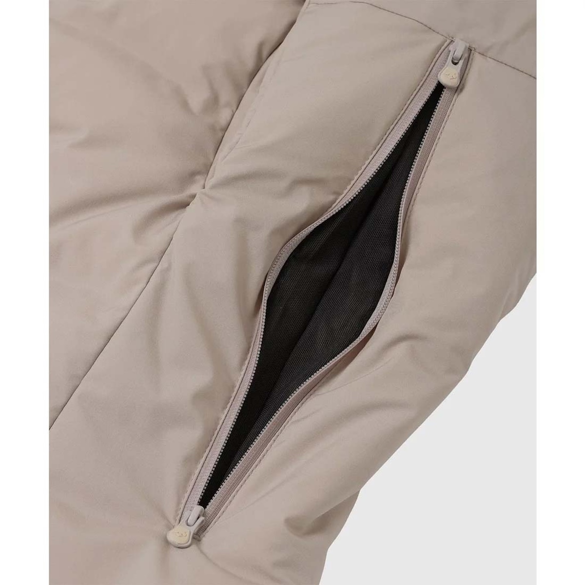 DESCENTE ALLTERAIN / 水沢ダウン マウンテニア L  (Beige) ピットジップベンチレーション