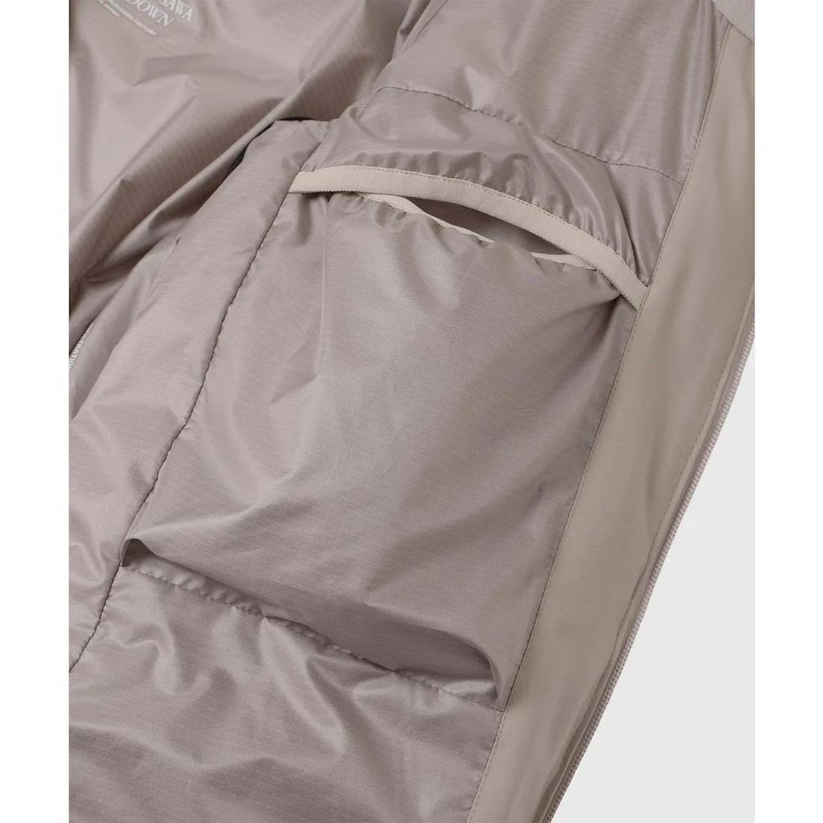 DESCENTE ALLTERAIN / 水沢ダウン マウンテニア L  (Beige) 内ポケット