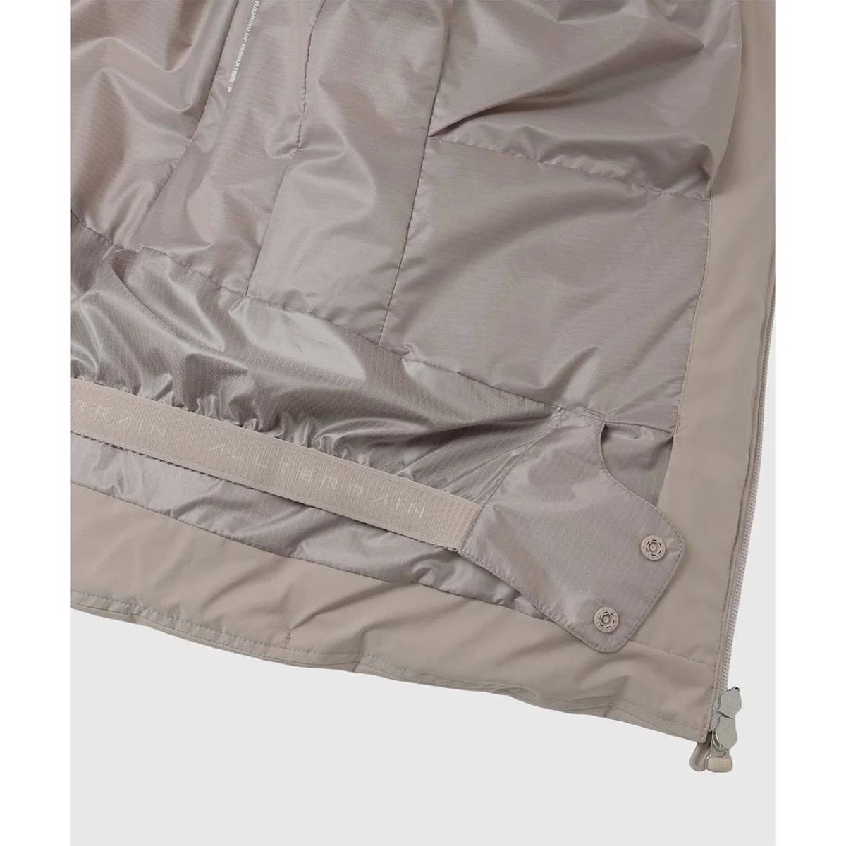 DESCENTE ALLTERAIN / 水沢ダウン マウンテニア L  (Beige) スノーカフ