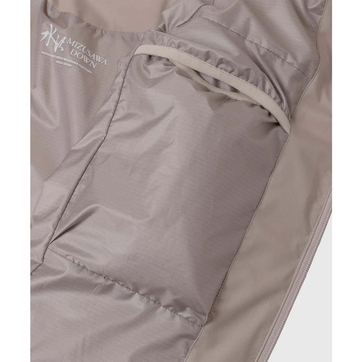 DESCENTE ALLTERAIN / 水沢ダウンコート アンカーHC (Beige) 内ポケット