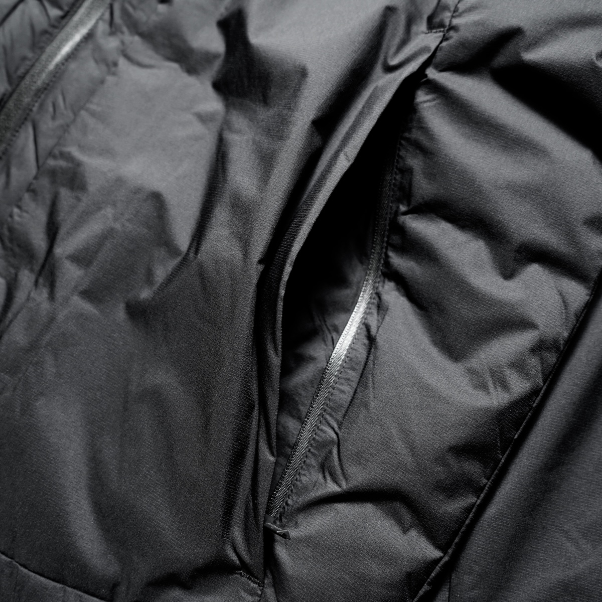DESCENTE ALLTERRAIN / HEAT CIRCULATION IN-DOWN (Black)