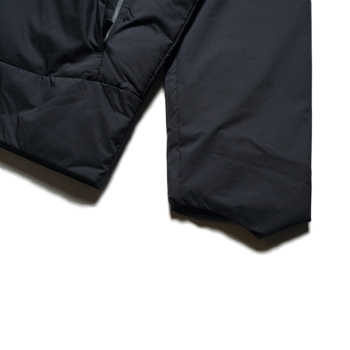 DESCENTE ALLTERRAIN / HEAT CIRCULATION IN-DOWN (Black)