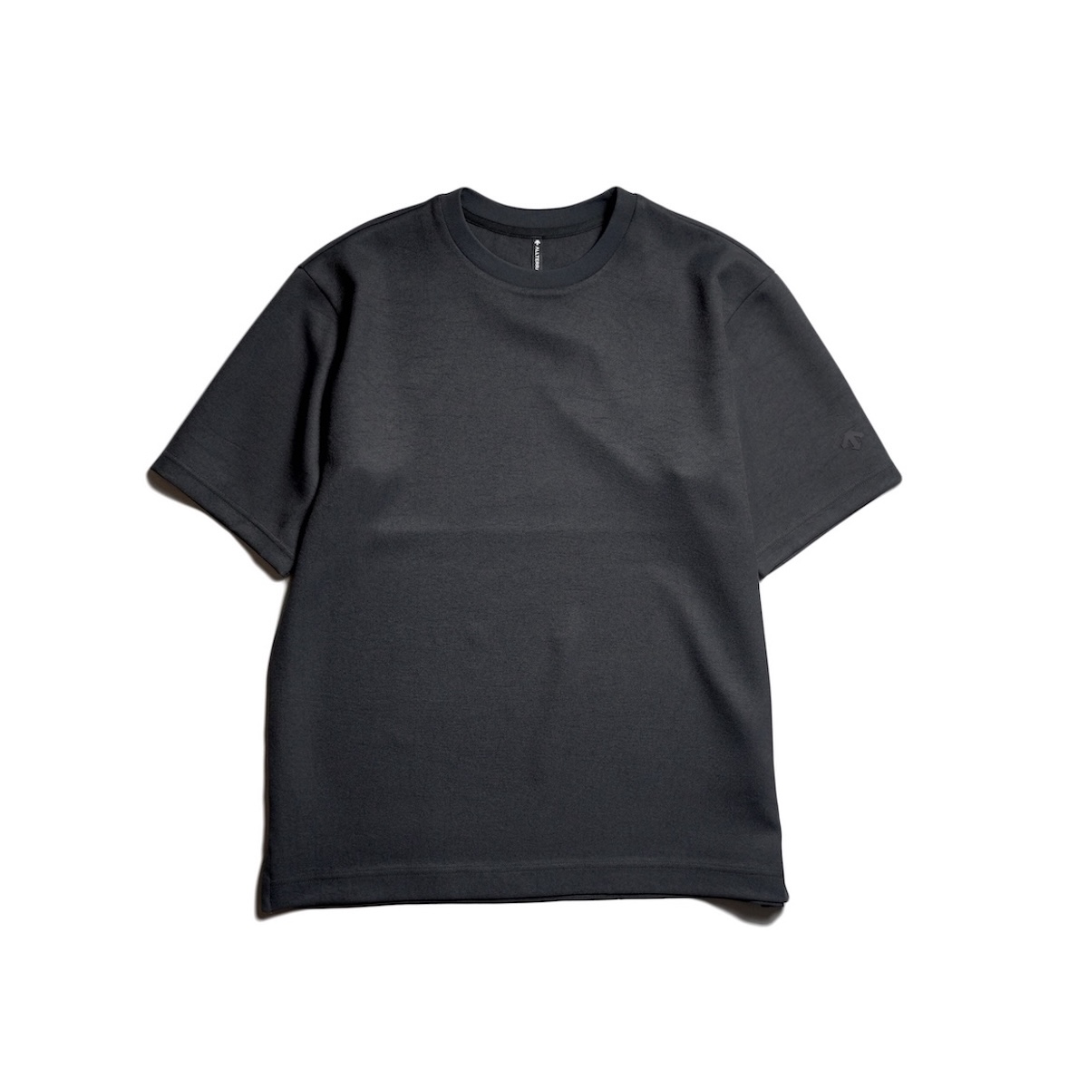 DESCENTE ALLTERRAIN I/O  / STRETCH TWILL H/S SLIM T-SHIRT  (Smoke Black)