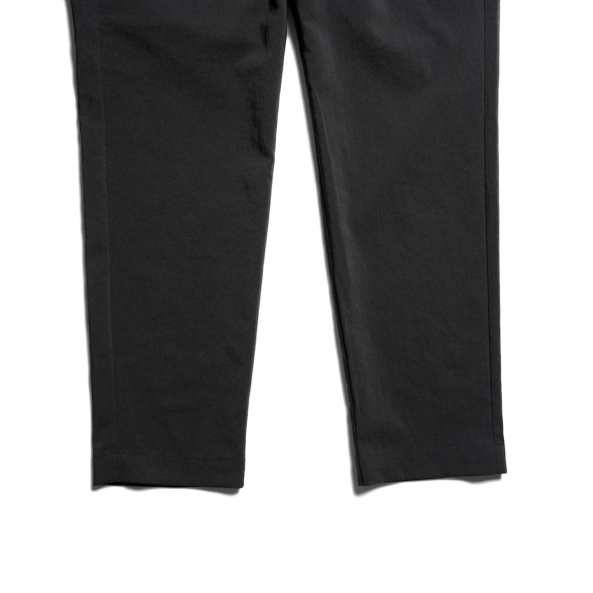 DESCENTE ALLTERRAIN I/O / LINEN LIKE SLIM PANTS (Smoke Black)