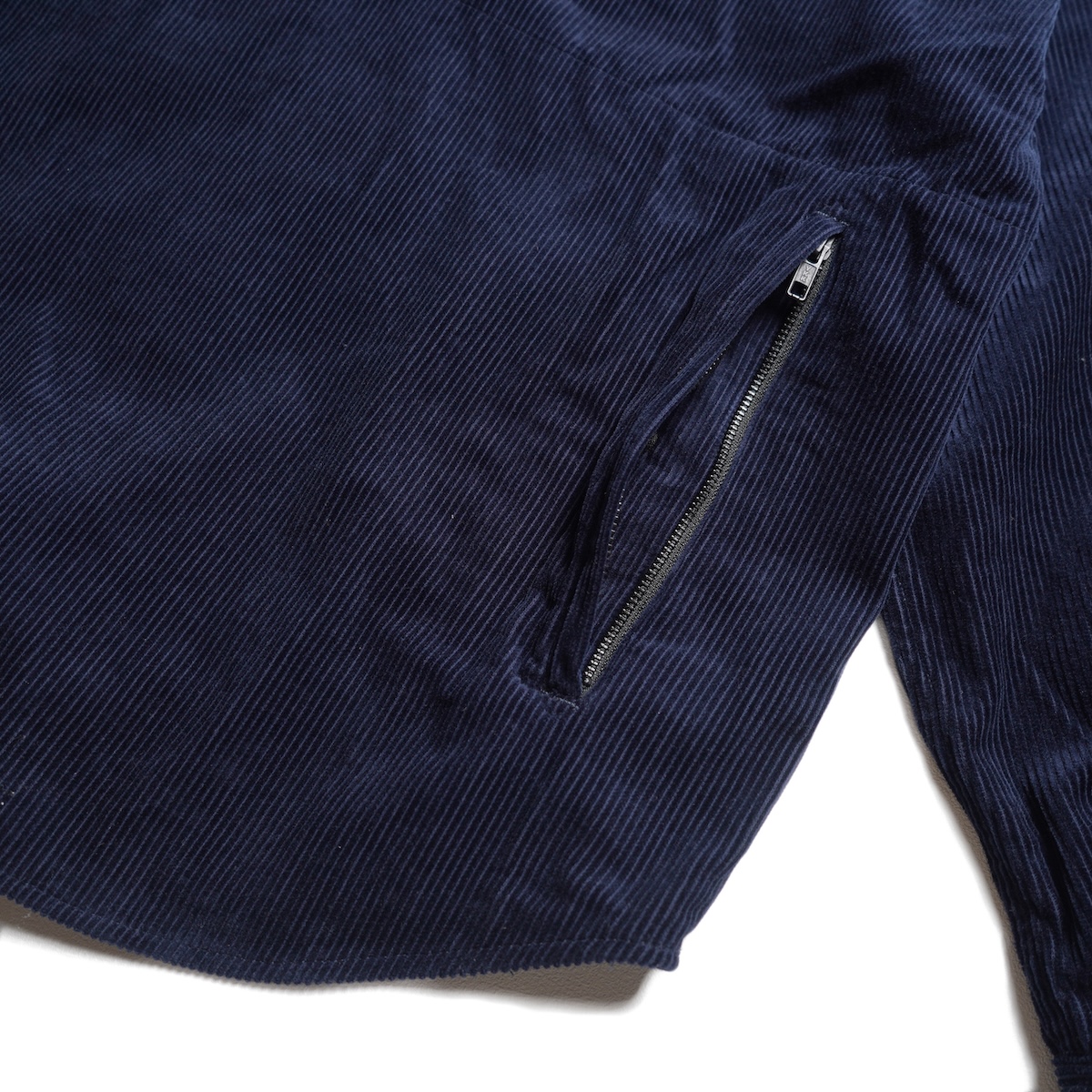 Engineered Garments / CPO Shirt Jacket - 8W Corduroy (Dk.Navy) 背面ジップポケット