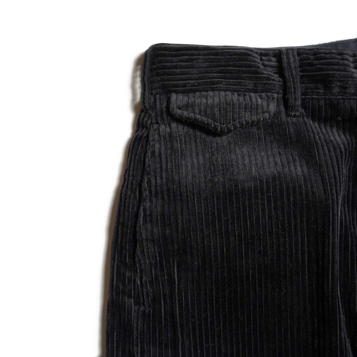 Engineered Garments / Officer Pant - Cotton 4.5W Corduroy (Black) ポケット