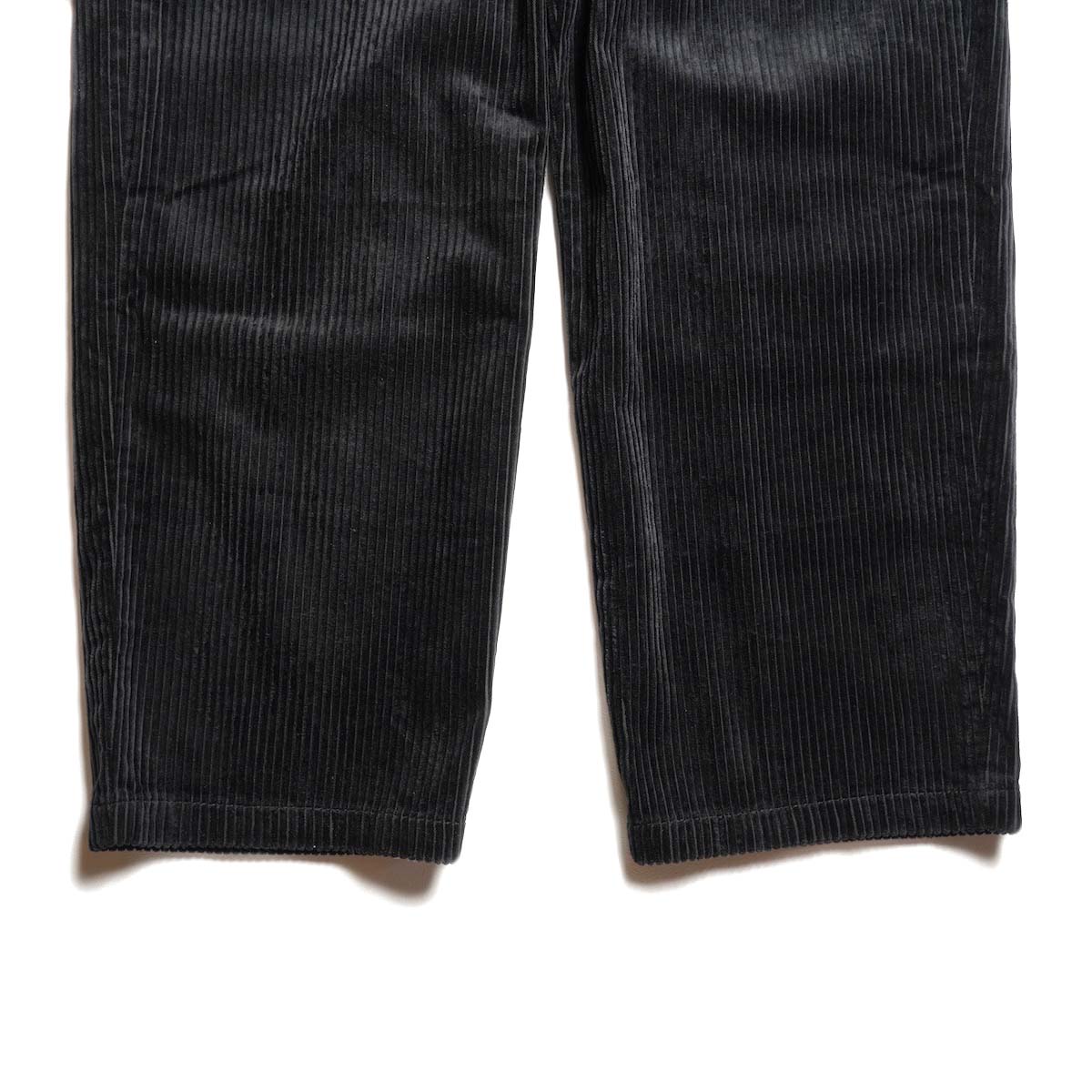 Engineered Garments / Officer Pant - Cotton 4.5W Corduroy (Black) 裾