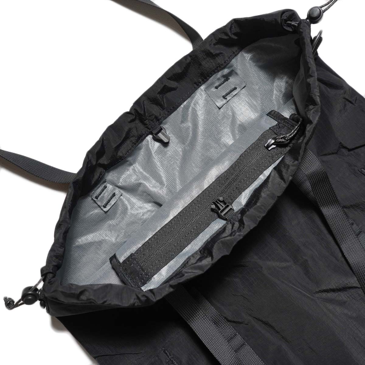 ELLIKER / CARSTON Ripstop Packable Tote Bag 11L (Black) 開口部