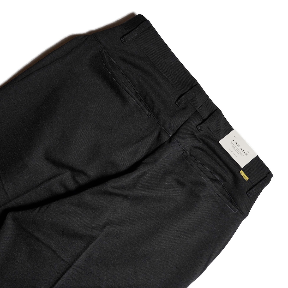FARAH / Two tuck Wide Tapered Pants -Twill Jersey (Black)