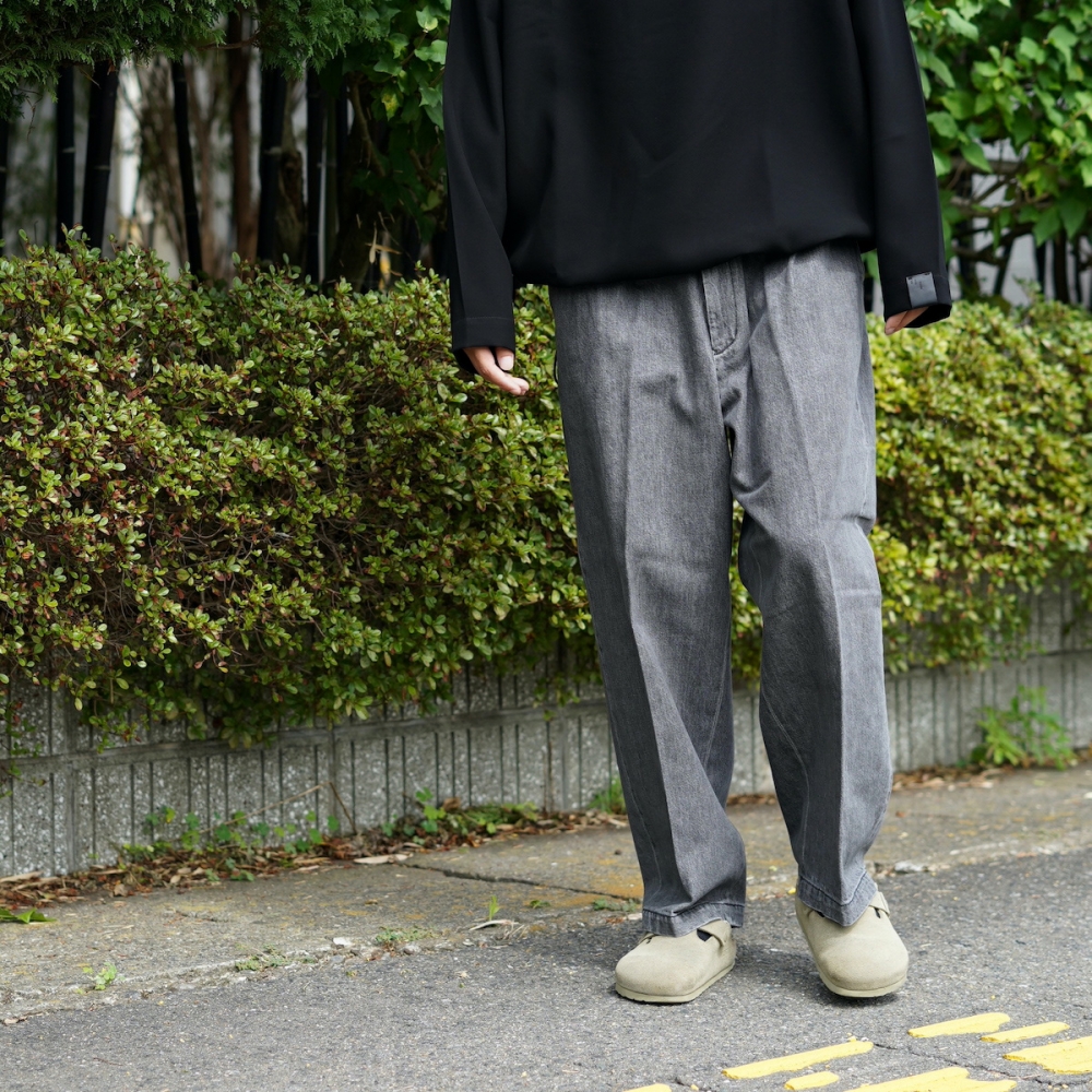 FARAH / Easy Wide Tapered Pants (Black)