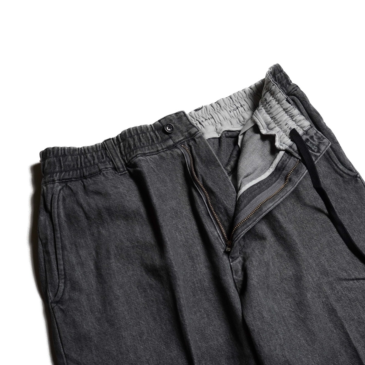 FARAH / Easy Wide Tapered Pants (Black)