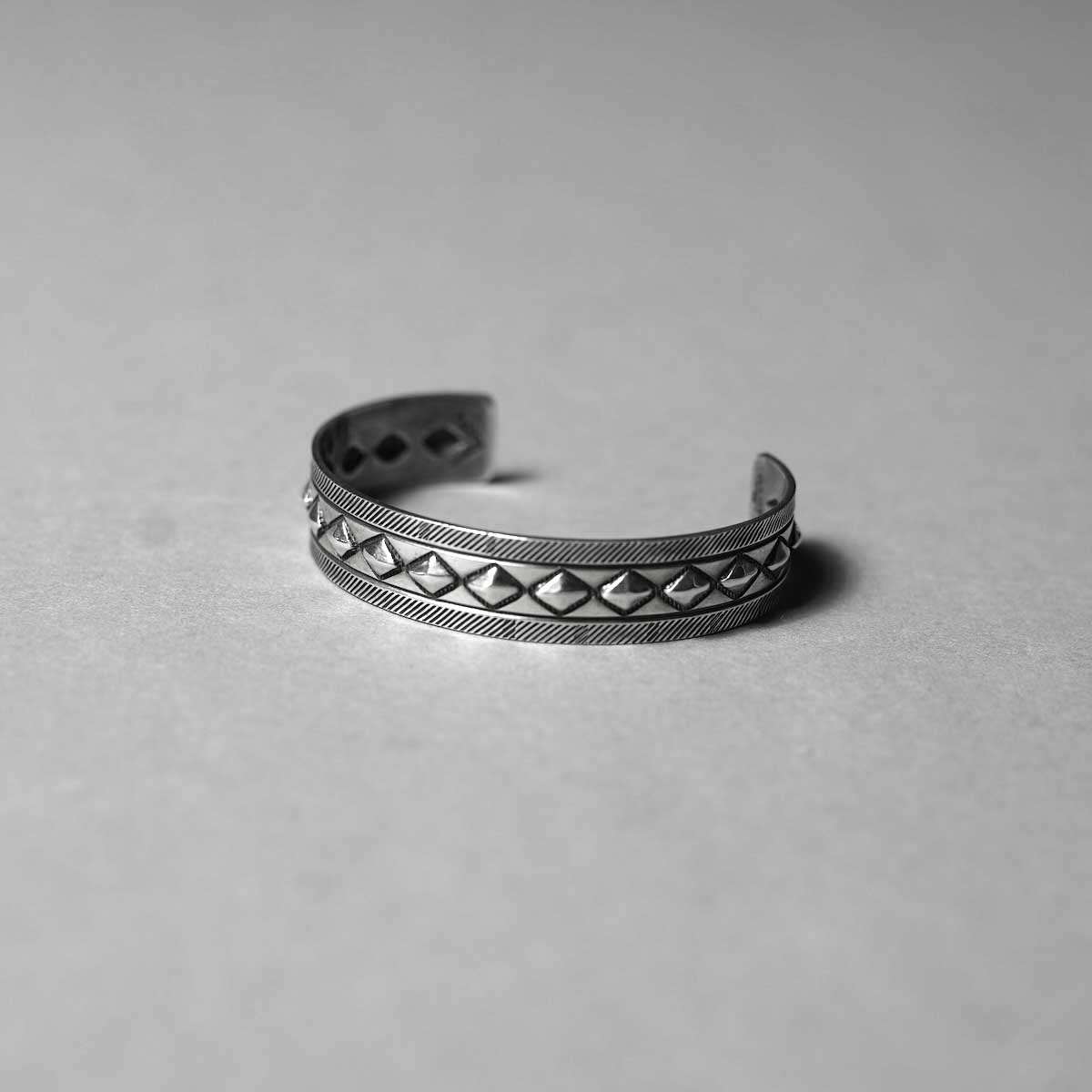 hobo×STANLEY PARKER ナバホ　シルバーバングル hobo × Stanley Parker ナバホ族 バングル Cobblestone Silver