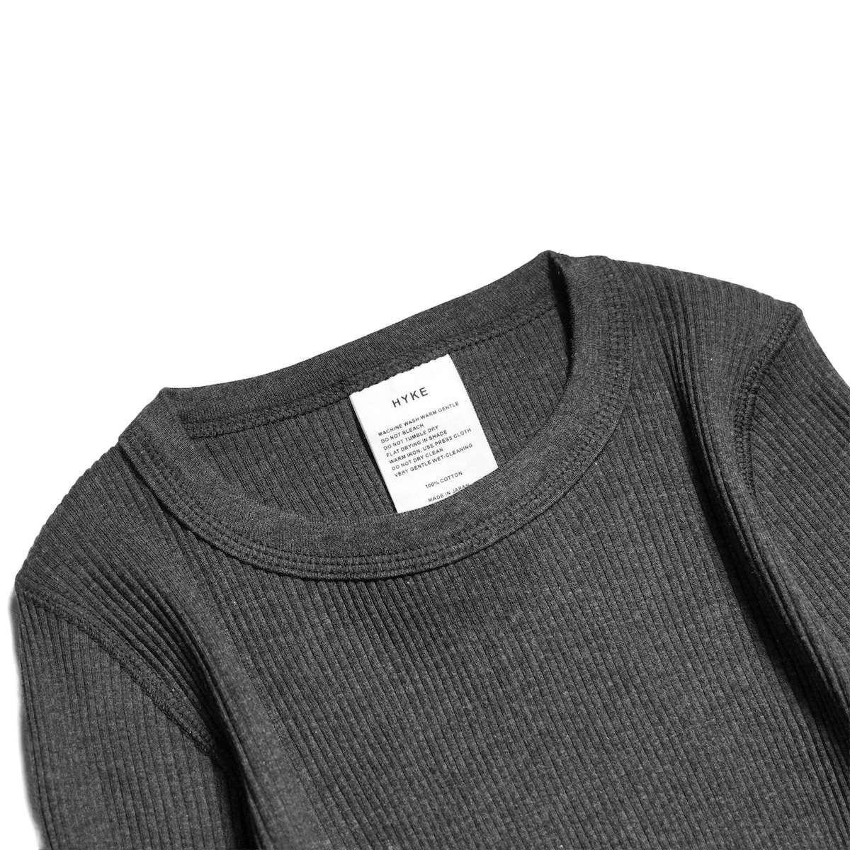 HYKE / LONG-SLV TEE (Charcoal) ネック